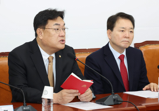정진석 국민의힘 비상대책위원장이 16일 서울 여의도 국회 본관에서 열린 당 비상대책위원회에서 발언하고 있다.<연합뉴스>